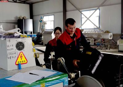 三师图木舒克:废旧滴灌带回收 为耕地“排毒”增效!